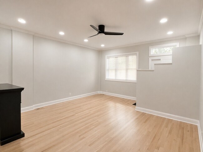 Building Photo - 1014 W George St