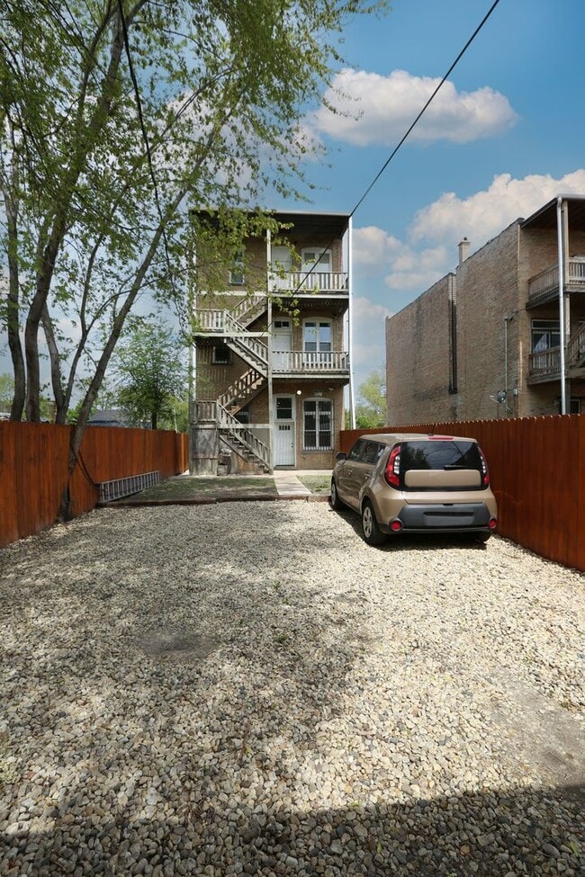 Building Photo - 3023 W 5th Ave