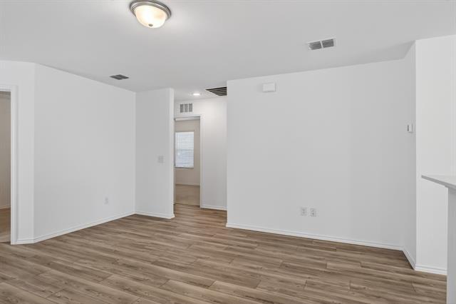 Building Photo - 605 Grenada Lk Dr