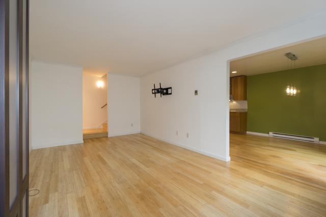 Building Photo - 2 bedroom in Bellevue WA 98006