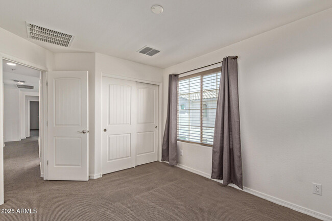 Building Photo - 905 S Canal Dr