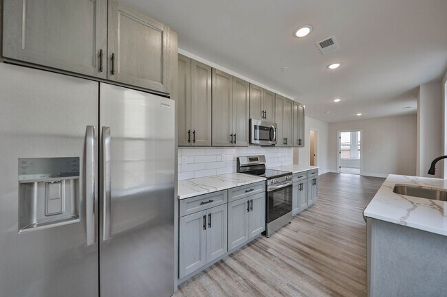 Building Photo - Brand New Luxury unit on Broadway in Bangor!