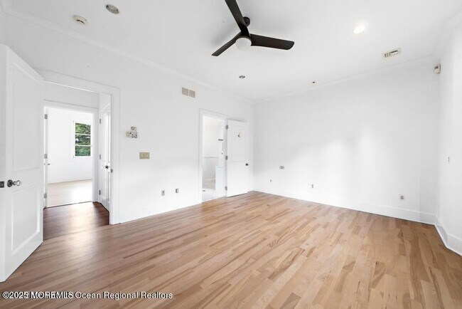 Building Photo - 18 Sheraton Ln