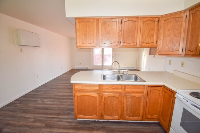 Building Photo - Two Bedroom in Jersey Shore with 1-Car Garage!