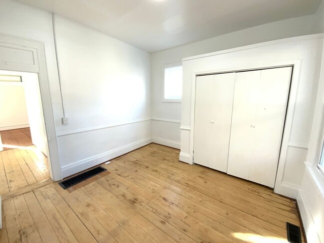 Building Photo - CHARMING UDPATED 2 BED 1 BATH CAPITOL HILL HOUSE IS A MUST SEE!!