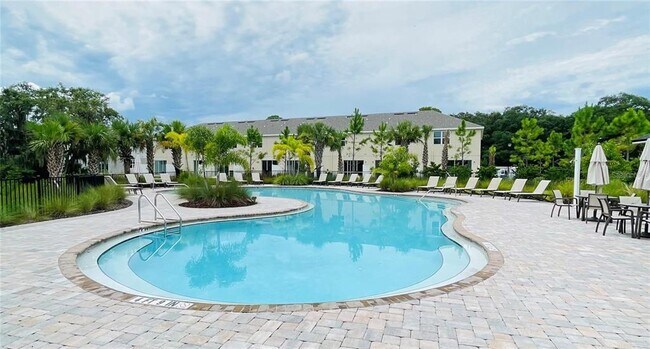 Building Photo - 6313 Willowside St