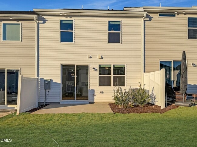 Building Photo - 159 Siebold St