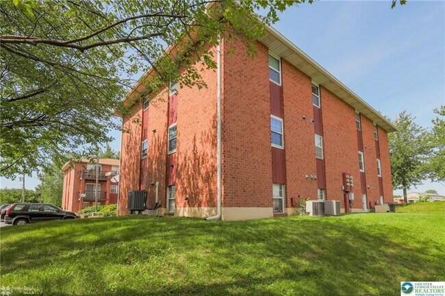 Building Photo - 1464 N Cedar Crest Blvd