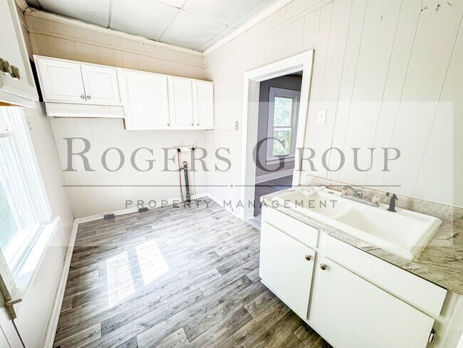 Building Photo - 412 Turner Ave