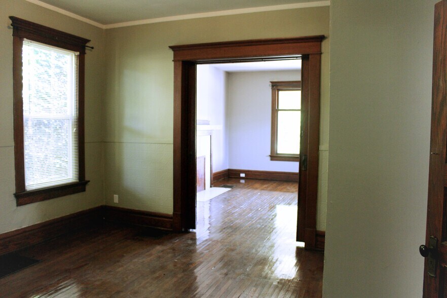 Building Photo - 54 E Hudson St