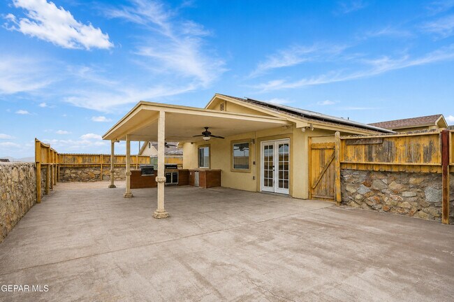 Building Photo - 11412 Flor Veronica Dr