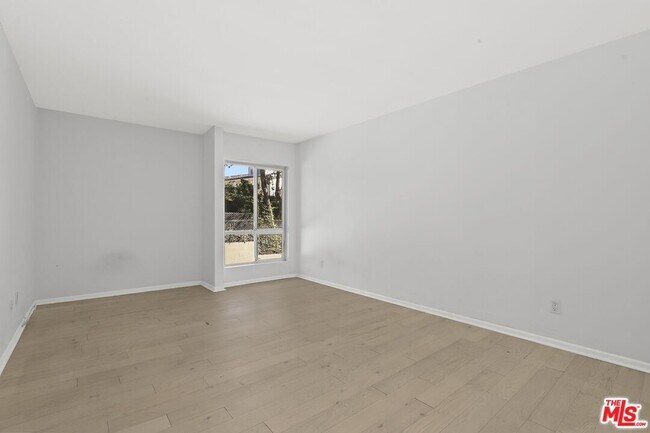 Building Photo - 4900 Overland Ave