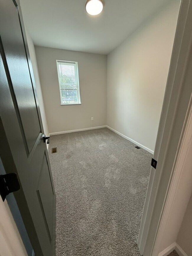 Building Photo - 2803 Presbury St
