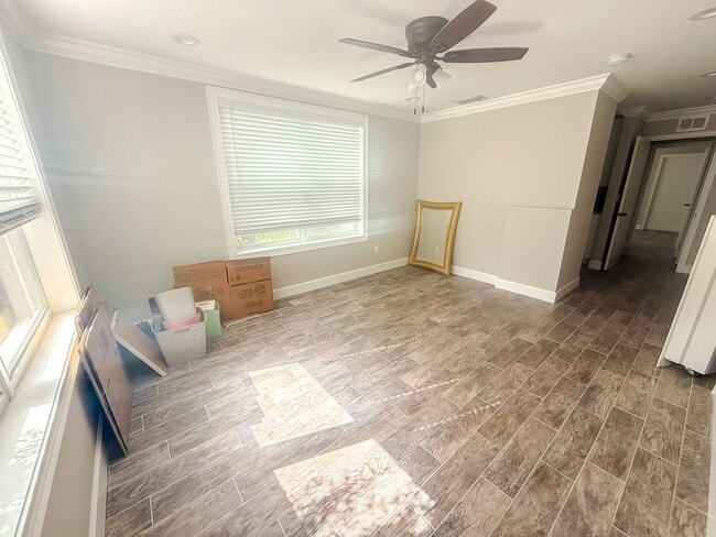 Primary Photo - 214 Columbia Dr