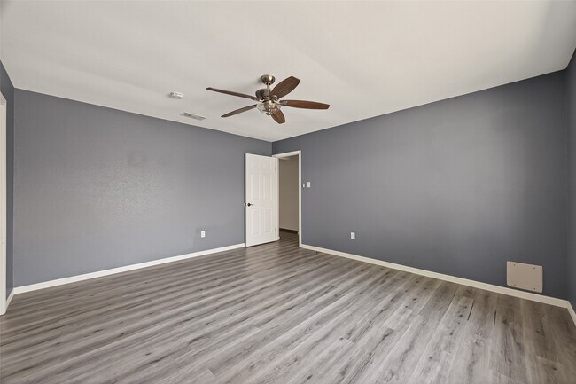 Building Photo - 24006 Lone Elm Dr
