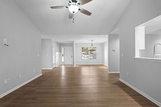 Building Photo - 3 Bedroom Ranch in Golf Cart Area of Senoia