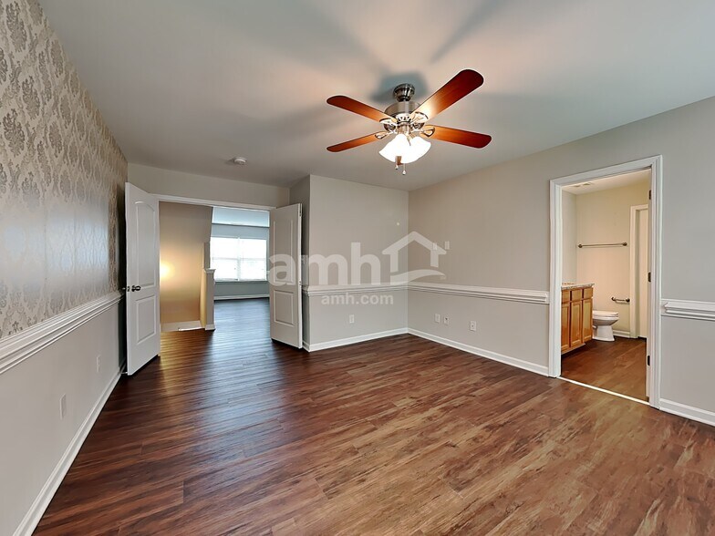 Building Photo - 2221 Wise Owl Dr