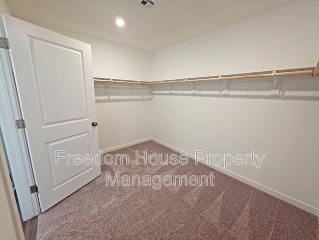 Building Photo - 660 Huyana Wind Dr