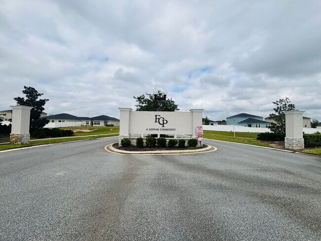 Building Photo - Stunning 3 Bedroom 2 Bath, Great Location! (Freedom Crossing Preserve)