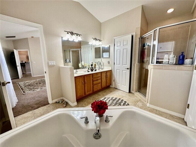 Building Photo - 1947 Fairway Loop