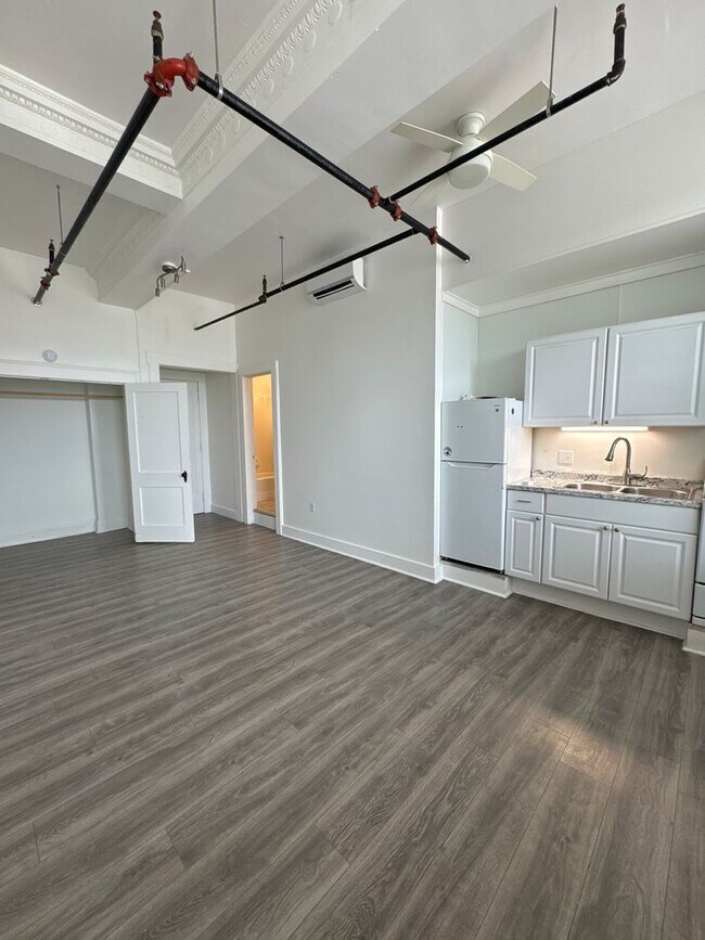 Building Photo - Spacious Loft Style Studio Apt