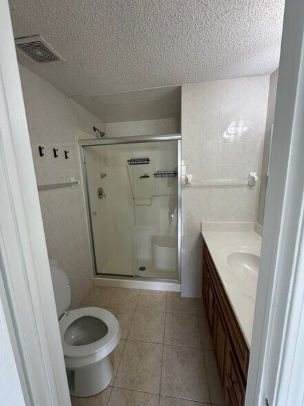 Building Photo - 2196 Luana Dr E
