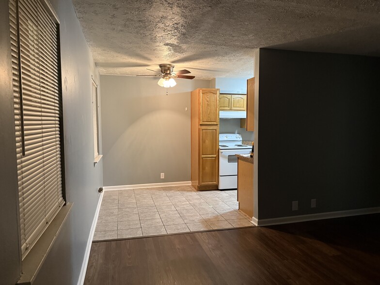 Building Photo - 1601 Steadmantown Ln