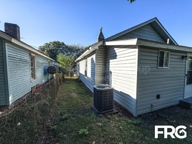 Building Photo - 914 Seaboard St