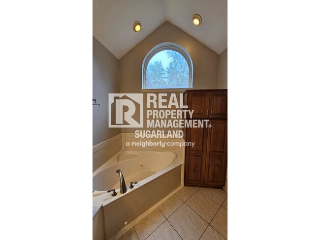 Building Photo - Elegant Living & Modern Comfort in Lexington Creek