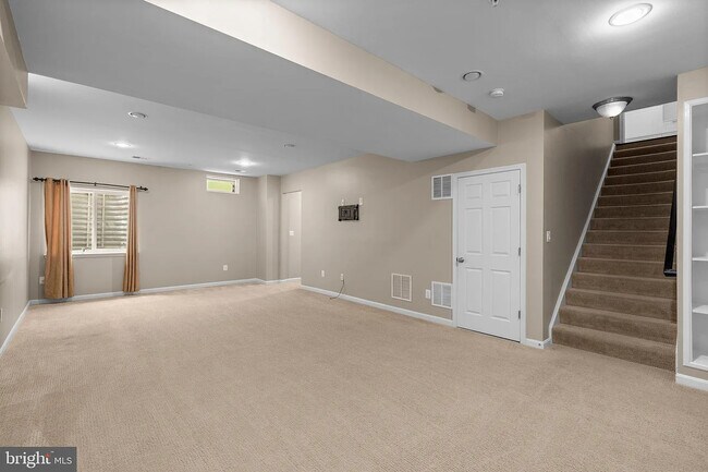 Building Photo - 920 St Martins Loop