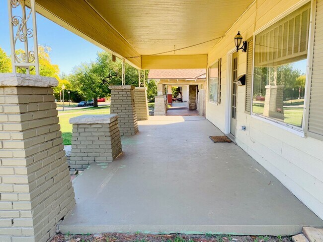 Building Photo - Beautiful 3BD 2BA Craftsman Home Located in Historic Mesta Park!!!