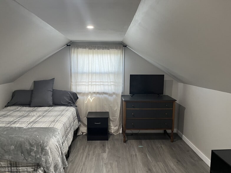 Building Photo - 113 Brookline Rd