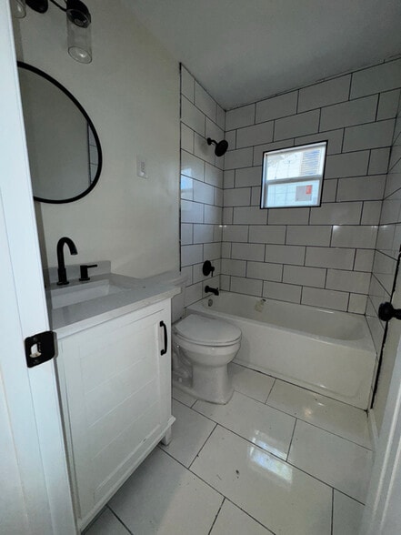 Building Photo - 1 Hall St