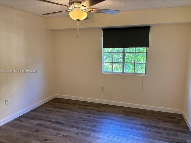 Building Photo - 2981 NE 185th St