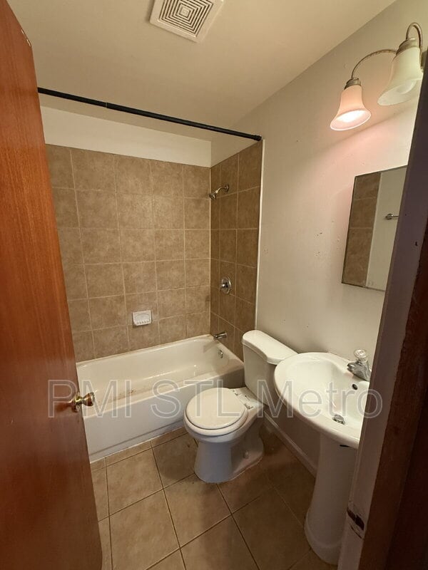 Building Photo - 10515 Renfrew Dr