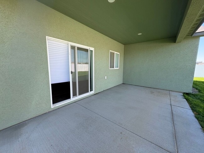 Building Photo - New home for Rent in Quincy!