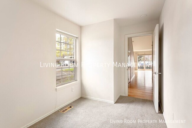 Building Photo - 1602 NE Glisan St