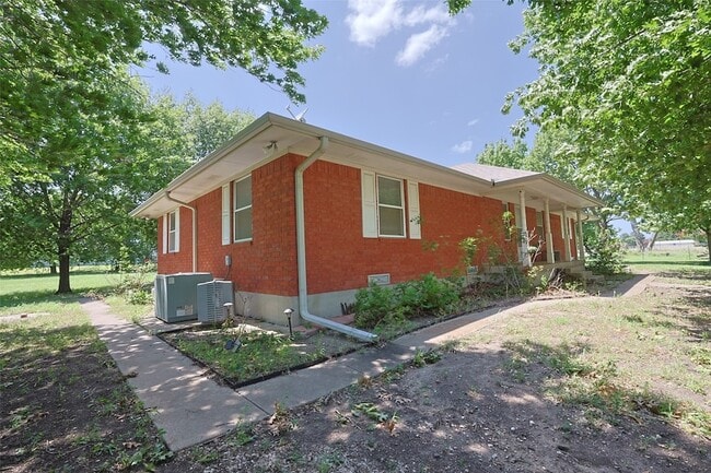 Building Photo - 2550 W Lucas Rd