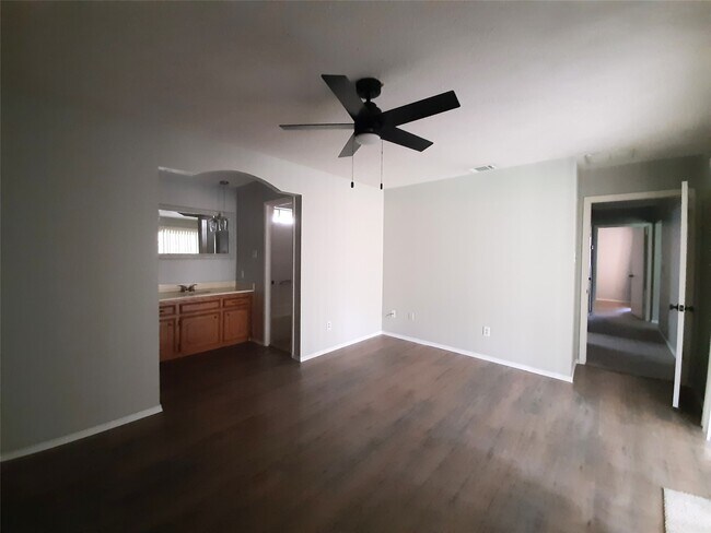Building Photo - 3511 Dawnwood Dr
