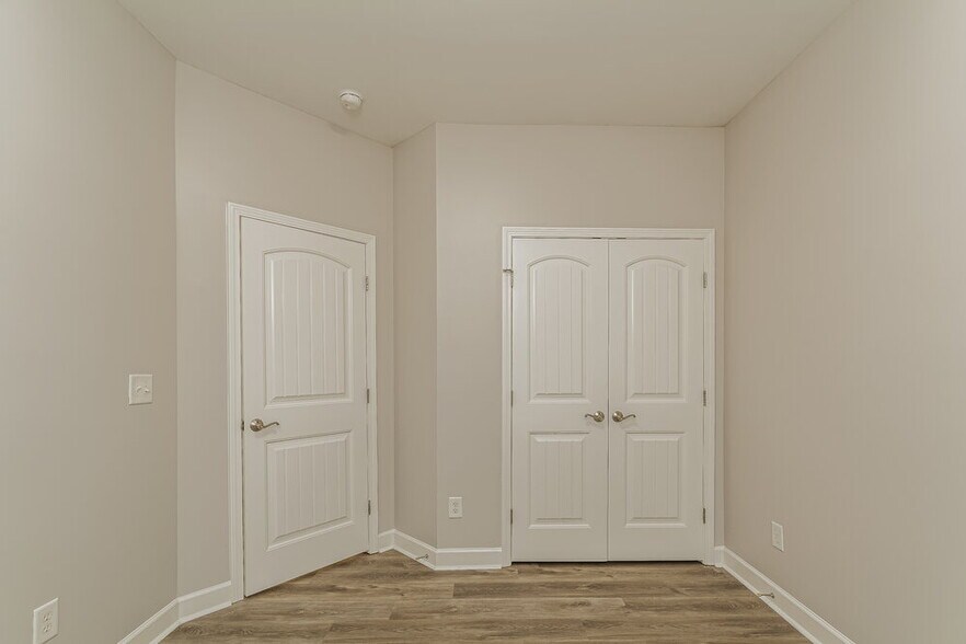 Building Photo - 526 Dawley Dr