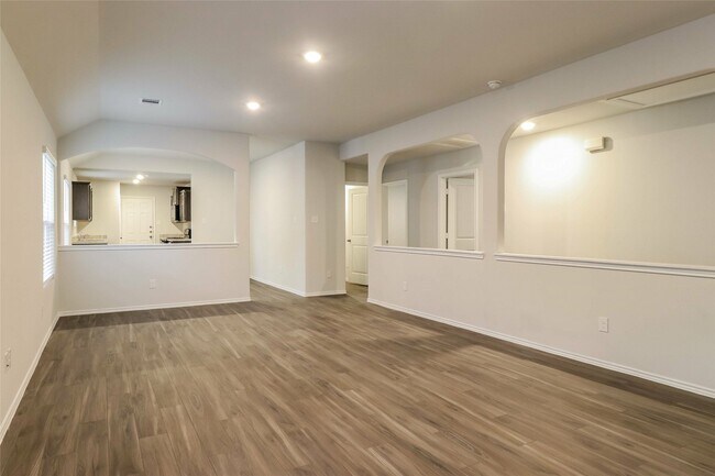 Building Photo - 2134 Middle Rdg Dr