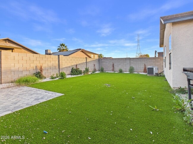 Building Photo - 11534 W Bloomfield Rd