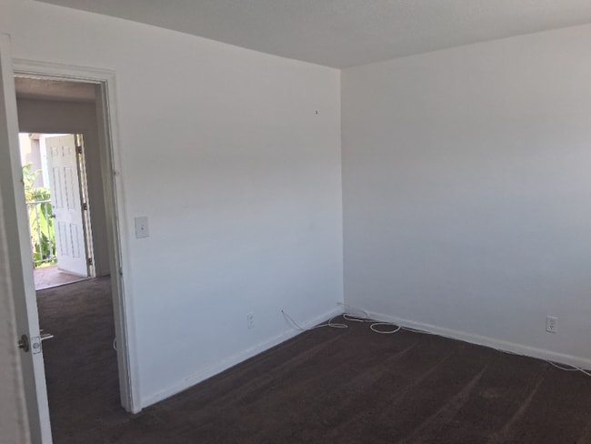 Building Photo - 604 SE 14th Ct