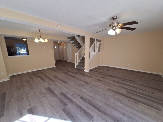 Building Photo - Move In Ready