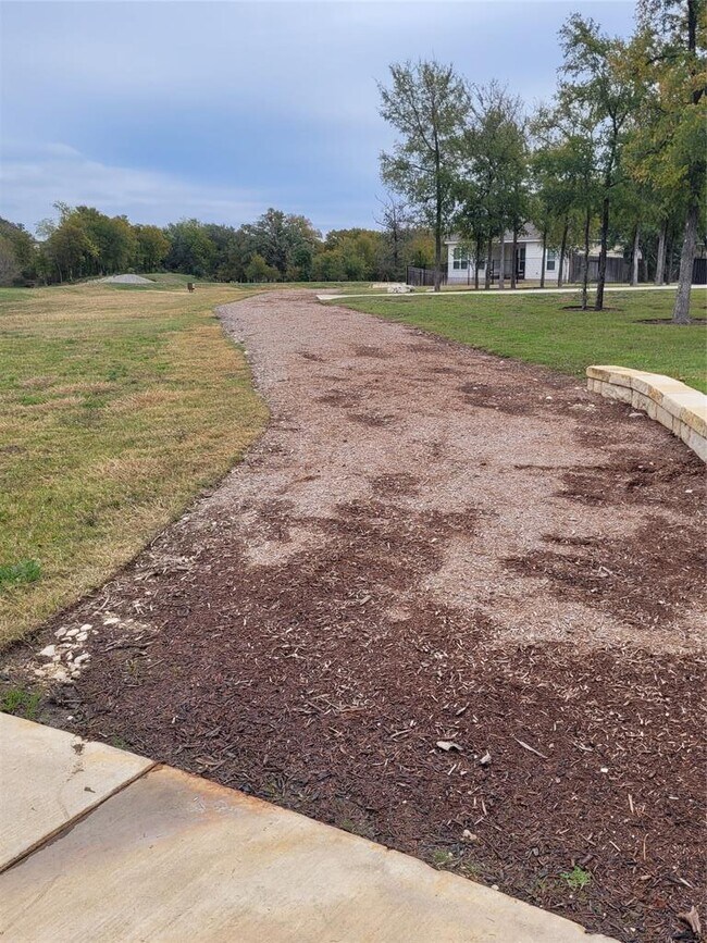 Building Photo - 121 Tall Grass Dr