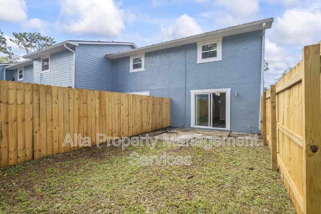 Building Photo - 11357 Bedford Oaks Dr
