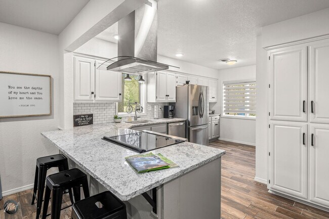 Building Photo - 30 Lunsford Ln