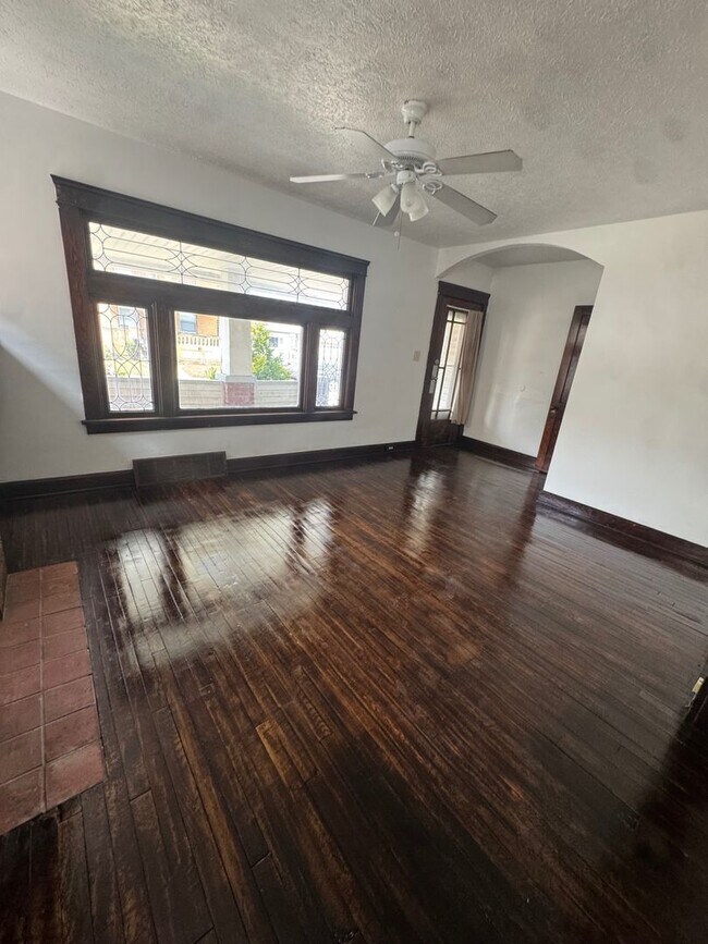 Building Photo - 2217 W 105th St