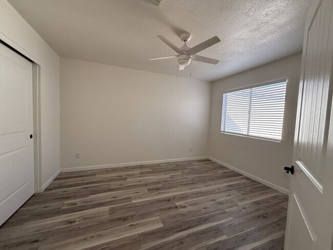 Building Photo - Chandler Blvd./Gilbert Rd, Patio home, 3 b...