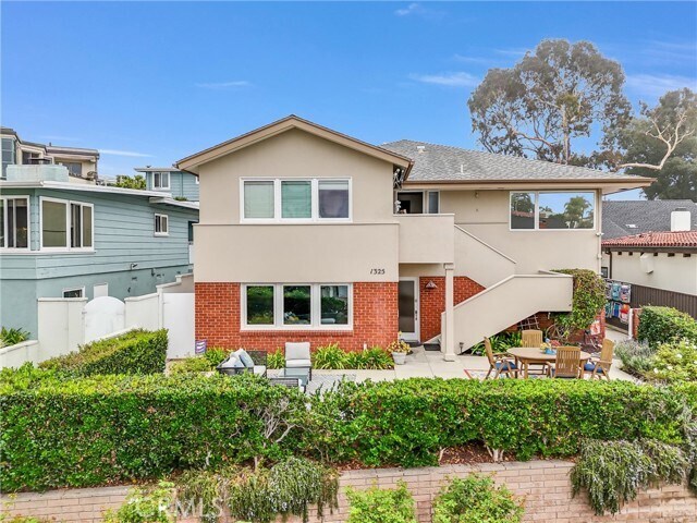 Building Photo - 1325 Cliff Dr